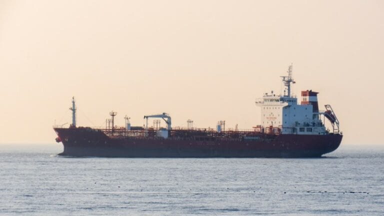 Committing Cargo Quantities in Tanker Ships