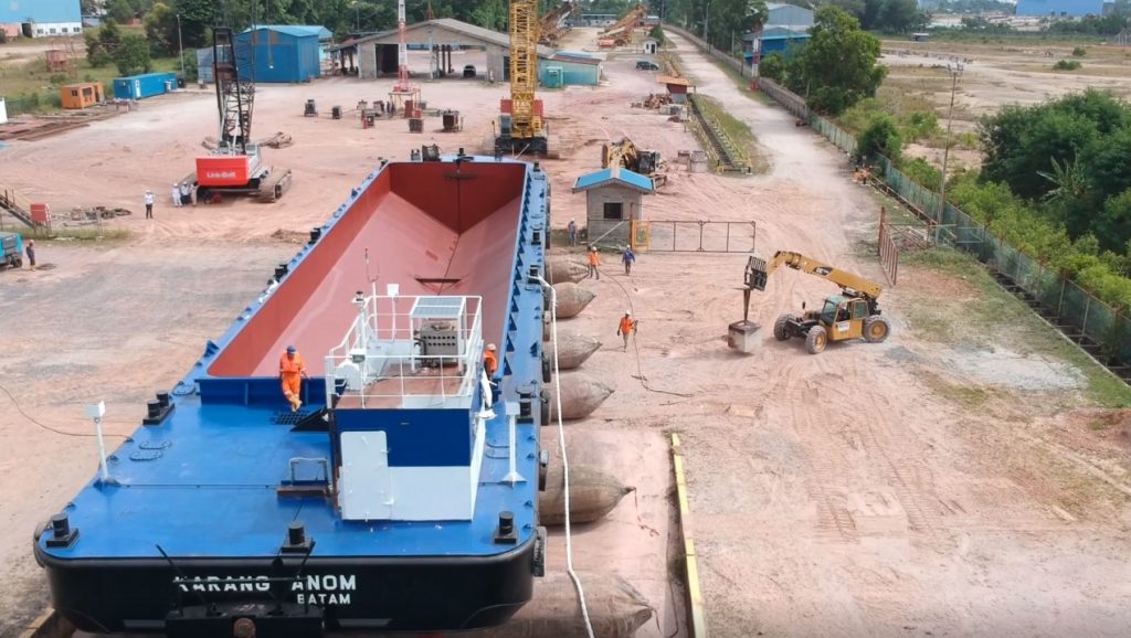 In the Heart of Shipbuilding: Discovering Batam Shipyards 4 batam shipyards