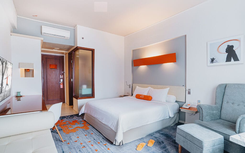hotel close to batam port center