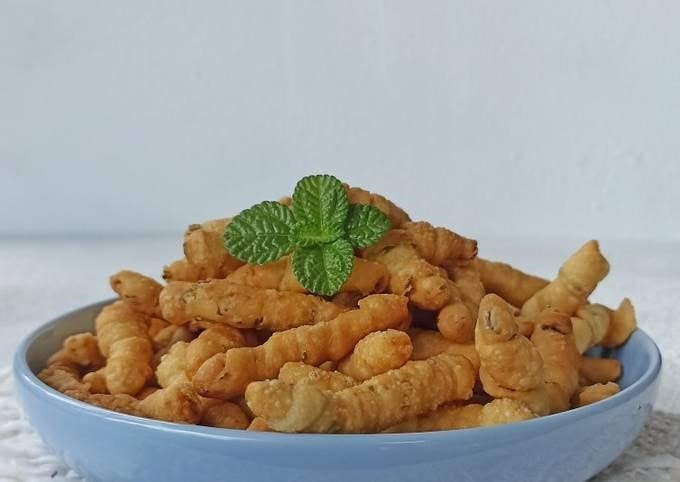 5 Irresistible Traditional Snacks from Batam To Be Taken Home 5 traditional snacks from batam - bilis molen
