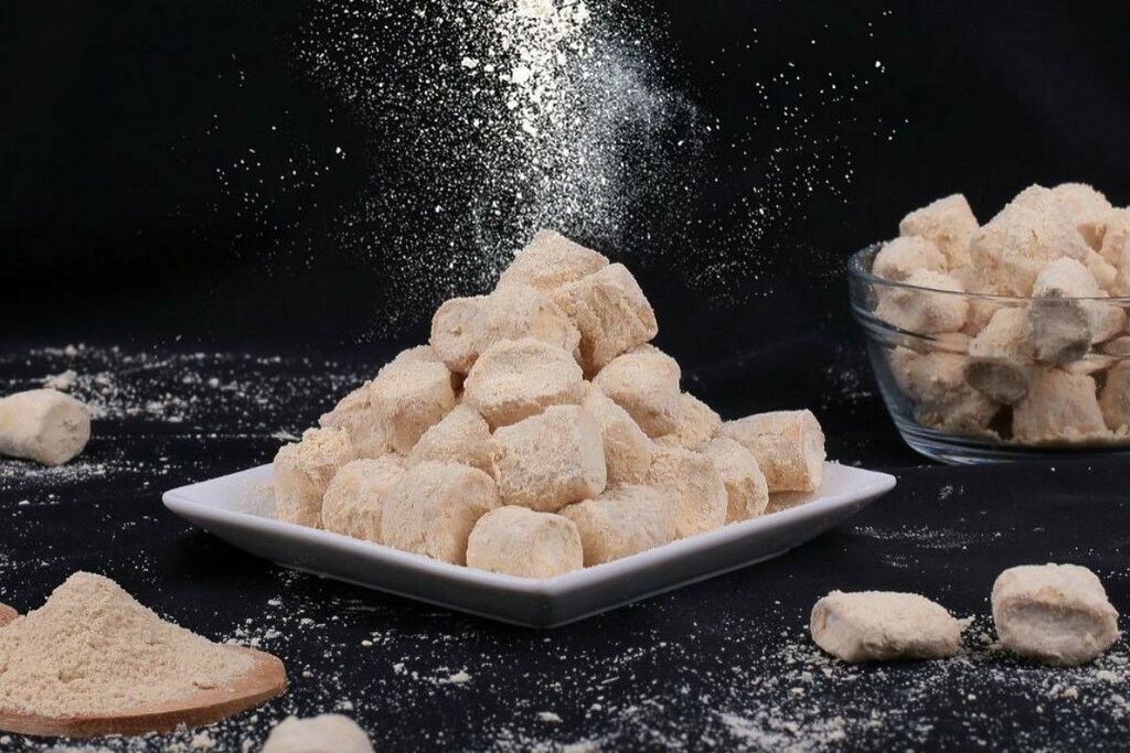 5 Irresistible Traditional Snacks from Batam To Be Taken Home 4 traditional snacks from batam - kue batang buruk
