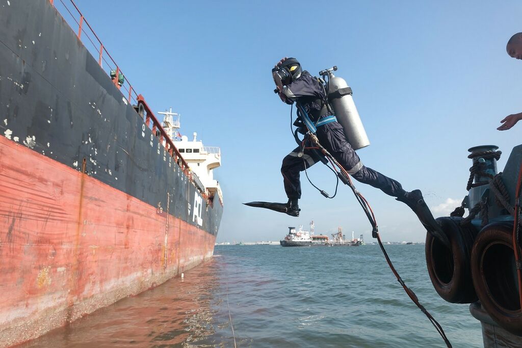 3 Hull Cleaning Techniques for Optimal Ship Performance 3 hull cleaning techniques - 3 Hull Cleaning Techniques for Optimal Ship Performance