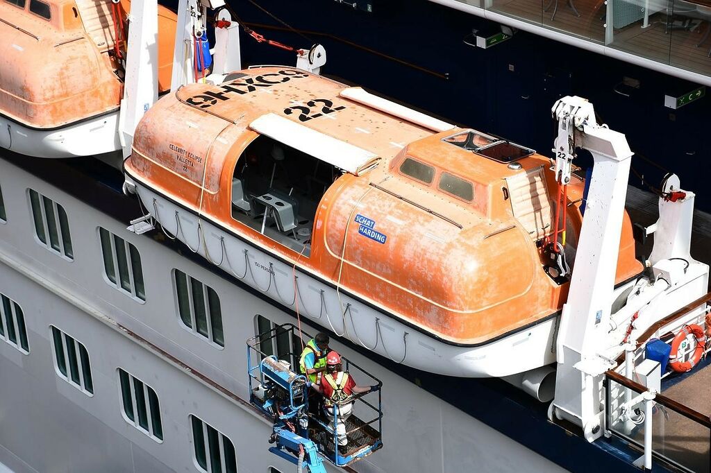 Exploring Different Types of Lifeboats and Their Applications 3 partially enclosed lifeboat