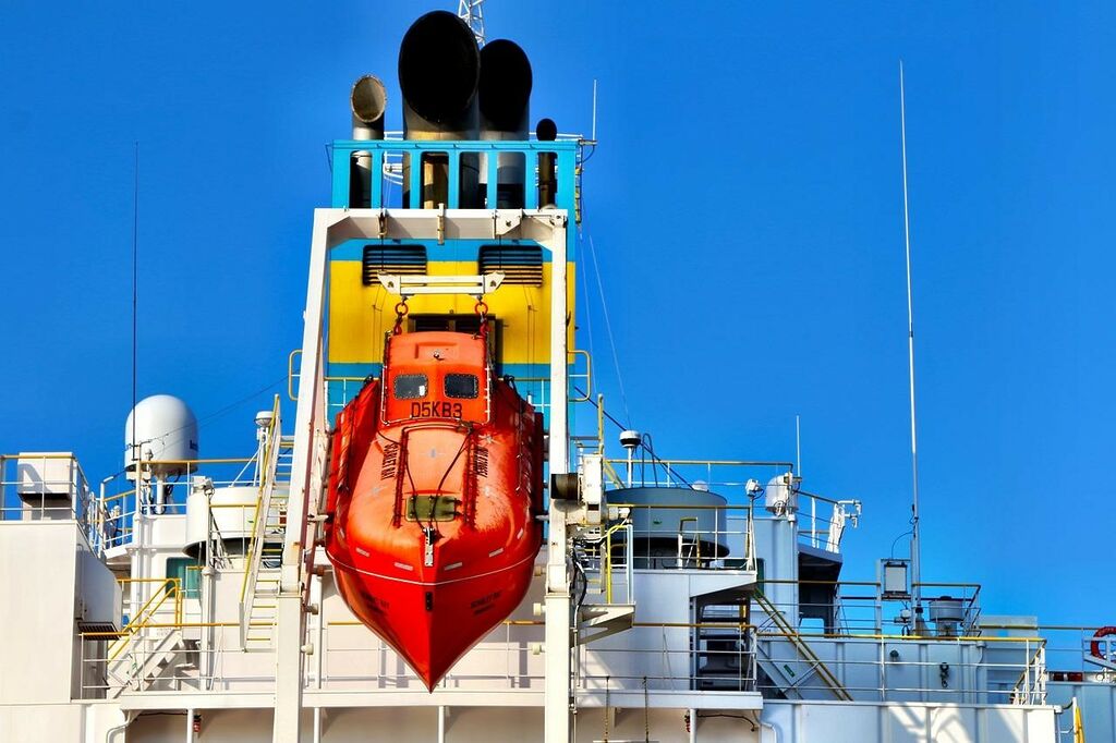 Exploring Different Types of Lifeboats and Their Applications 5 free fall lifeboat