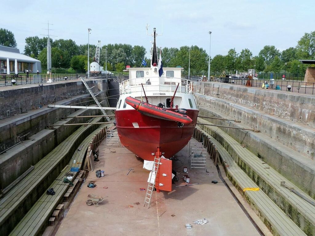 Dry Docking Challenges and Solutions: Overcoming Obstacles for Successful Projects 7 floating dry dock - Dry Docking Challenges and Solutions: Overcoming Obstacles for Successful Projects