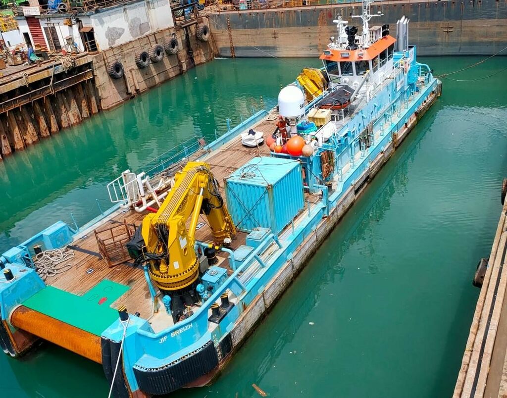 What are the Differences between Syncrolift and Floating Dry Dock 3 role of ship agencies - What are the Differences between Syncrolift and Floating Dry Dock