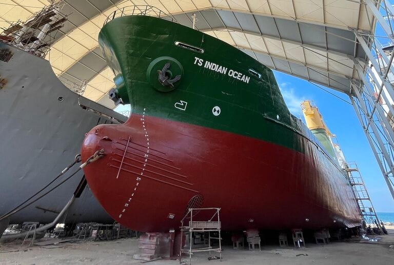 Ship Dry Docking : Crew and Dockyard Staff Roles and Responsibilities