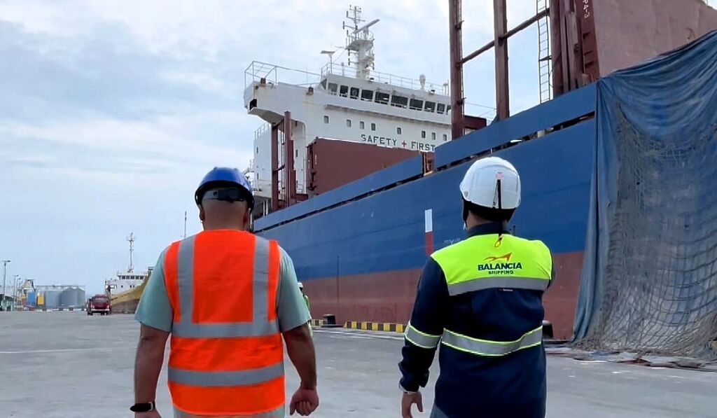 The Facilitation of Ship-to-Shore Communication and Coordination by a Ship Agency 2 berth allocation - The Facilitation of Ship-to-Shore Communication and Coordination by a Ship Agency
