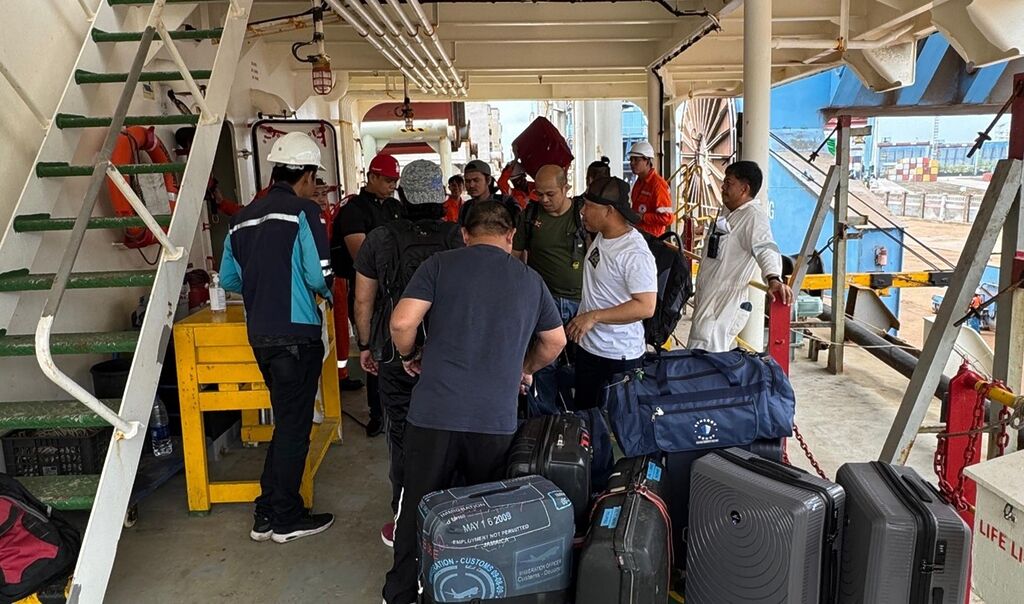 The Ripple Effect of Crew Change Delays: Impacts on Seafarers and Maritime Operations 9 underwater cleaning services - The Ripple Effect of Crew Change Delays: Impacts on Seafarers and Maritime Operations