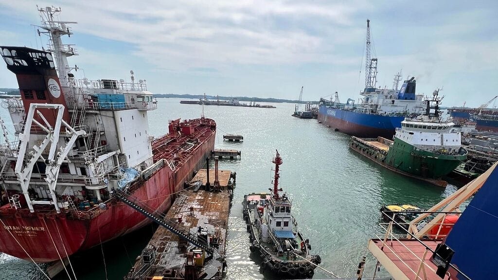 crew change hospitality - Tailored Ship Agency Services in Batam for Container Ships, Tankers, and Bulk Carriers