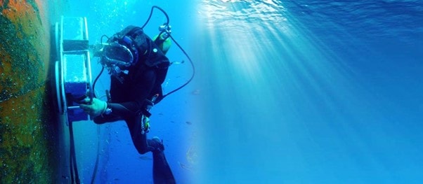 Robotic Hull Cleaning vs Manual Hull Cleaning: Which One is Better for Ships? 9 ship agency tales - Robotic Hull Cleaning vs Manual Hull Cleaning: Which One is Better for Ships?