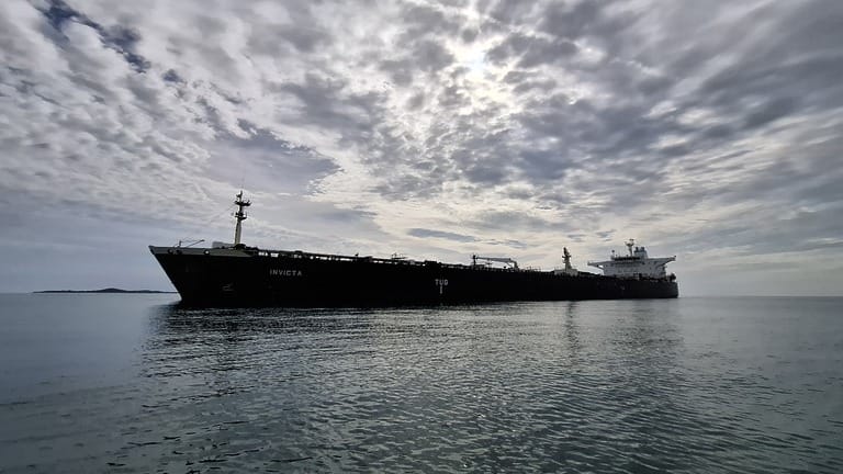 A Brief History of Ship Endurance : From Sail to Modern Engine