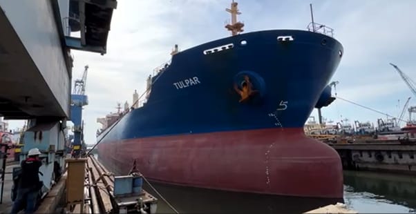 When to Choose Wet Dock or Dry Dock for Ship Maintenance