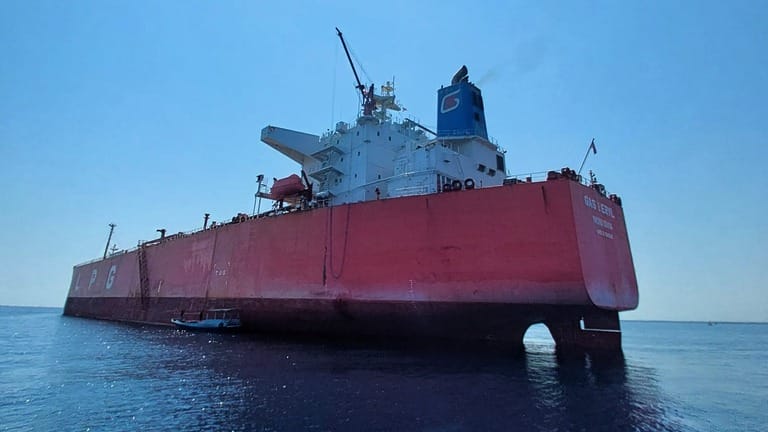 Hull Cleaning Fuel Magic: How Barnacles Drain Power Like Invisible Thieves