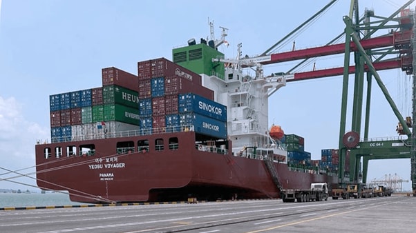 Husbandry Services in Shipping Cost Management 4 underwater cleaning - Husbandry Services in Shipping Cost Management